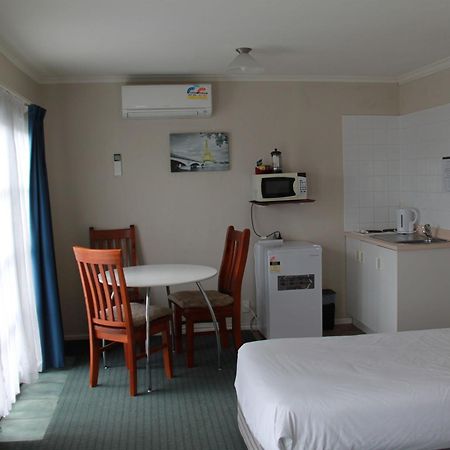 Asure Camelot Arms Motor Lodge Auckland Room photo