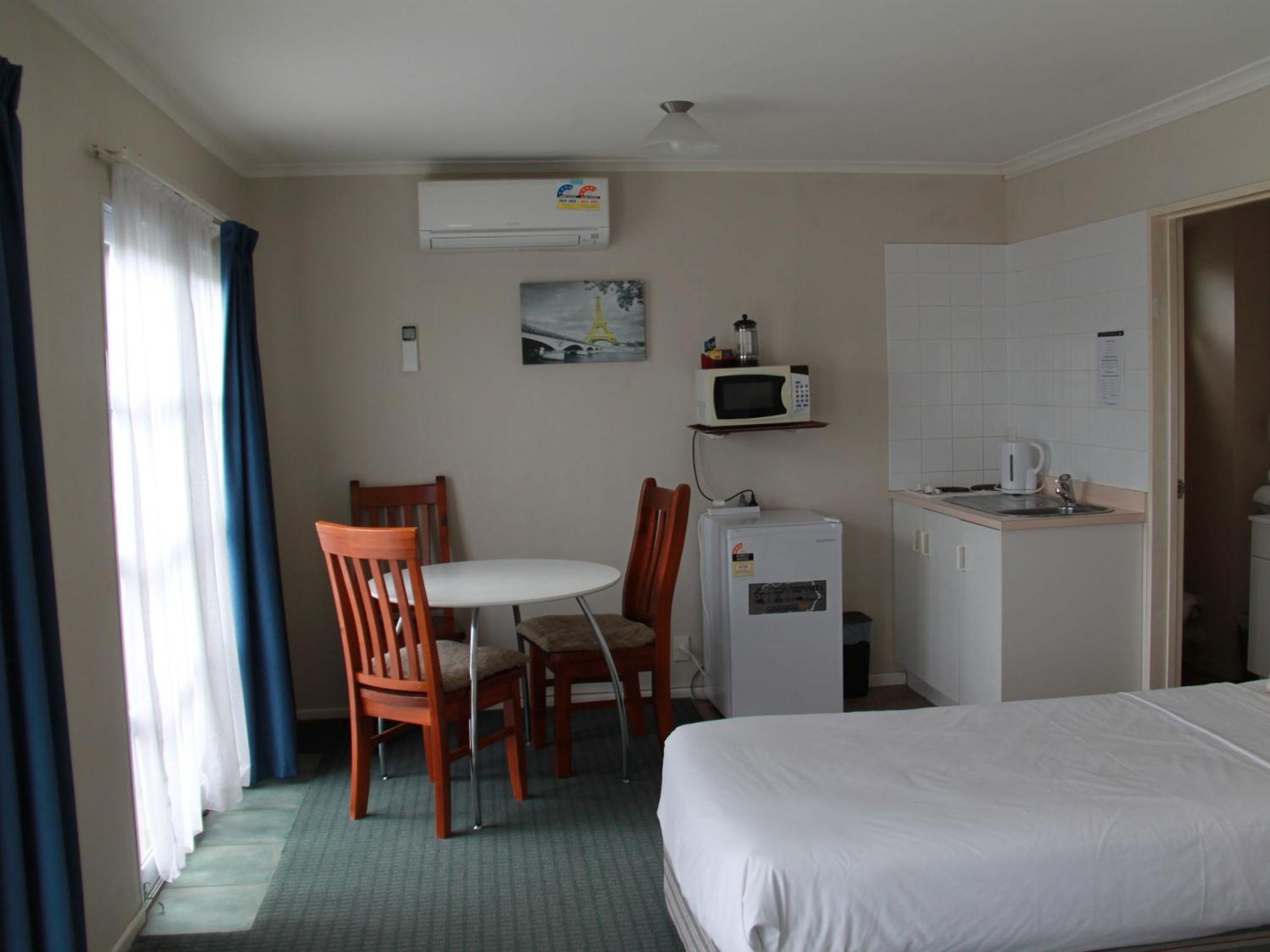 Asure Camelot Arms Motor Lodge Auckland Room photo